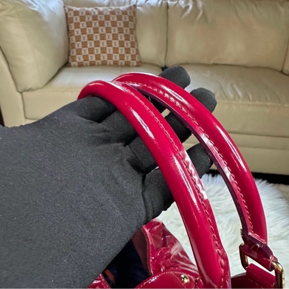 ✨FINAL PRICE✨Louis Vuitton Cerise Mahina Patent Leather Surya Bag w/ COA - Picture 7 of 12